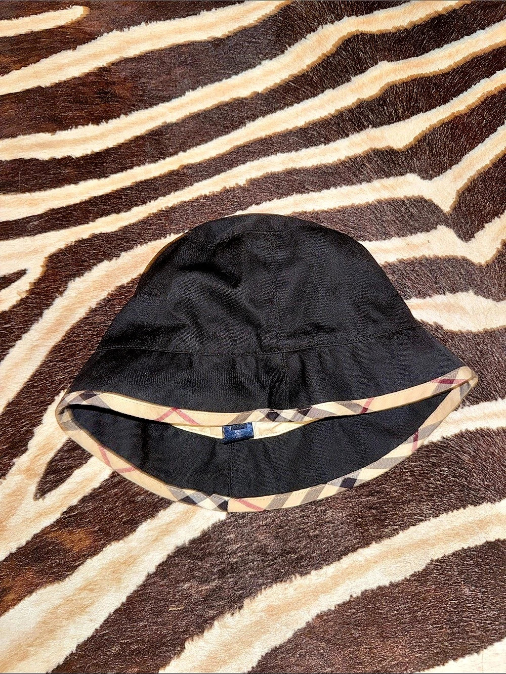Burberry London Black Bucket Hat with Vintage Check Trim Large